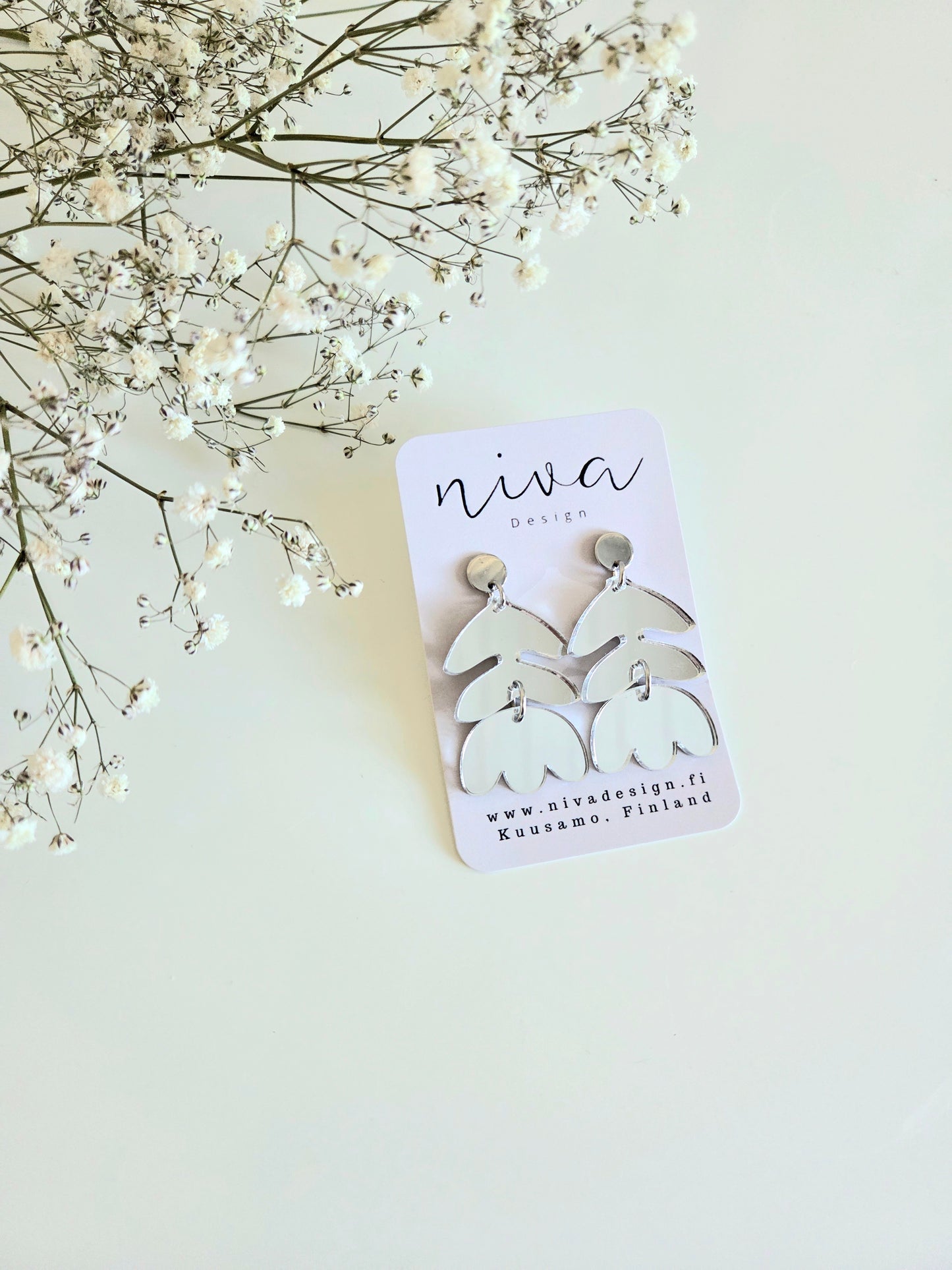 Iso kukka nurin kurin, sininen, punainen tai hopea peiliakryyli / Niva Design